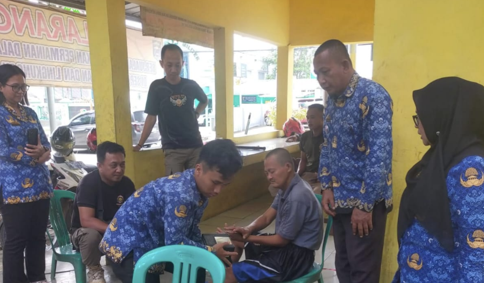 Ada ODGJ di Kota Metro, Warga Bisa Lapor di Nomor Ini!