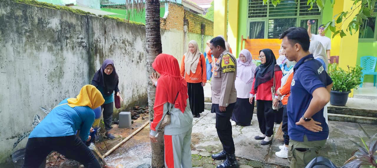 Waspada Penyebaran Penyakit DBD, Polres Metro Bersama Warga Turun ke Lingkungan?