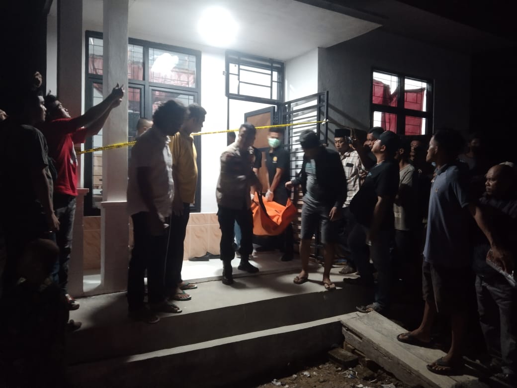 Seorang Guru Di Tanjung Raya Ditemukan Meninggal Bersimbah Darah Di Kamarnya