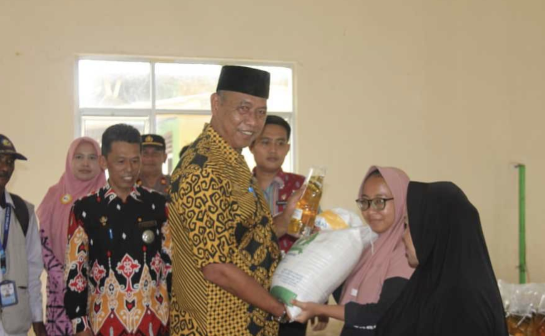 1.033 KPM di Metro Barat Terima Bantuan Beras CPP