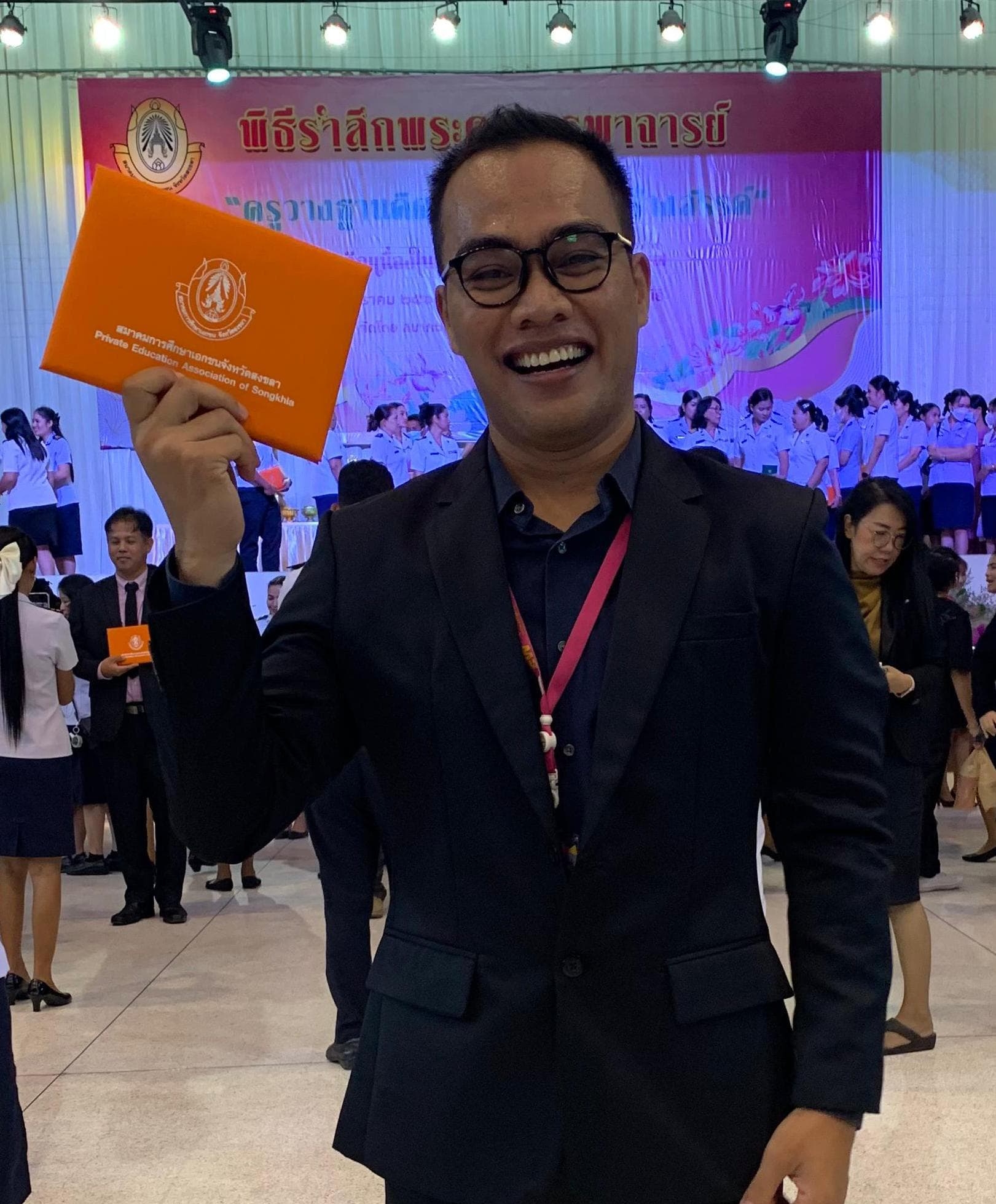 Membanggakan, Alumni Pendidikan Bahasa Inggris UM Metro Raih Outstanding Teachers Award di Thailand