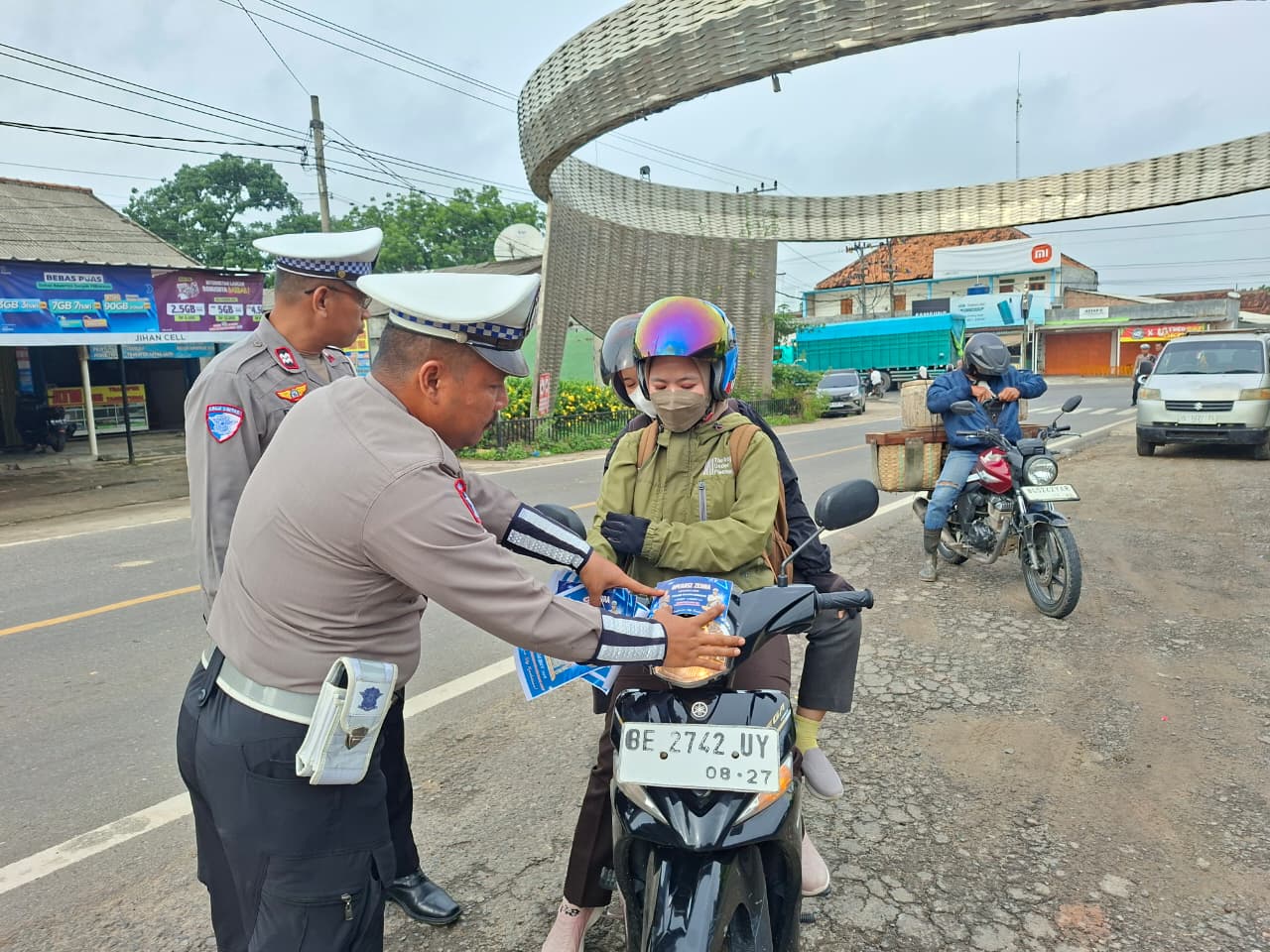 Razia Dan Sosialisasi Keselamatan Lalin, Satlantas Polres Tuban Gelar Operasi Patuh Zebra Krakatau 2025