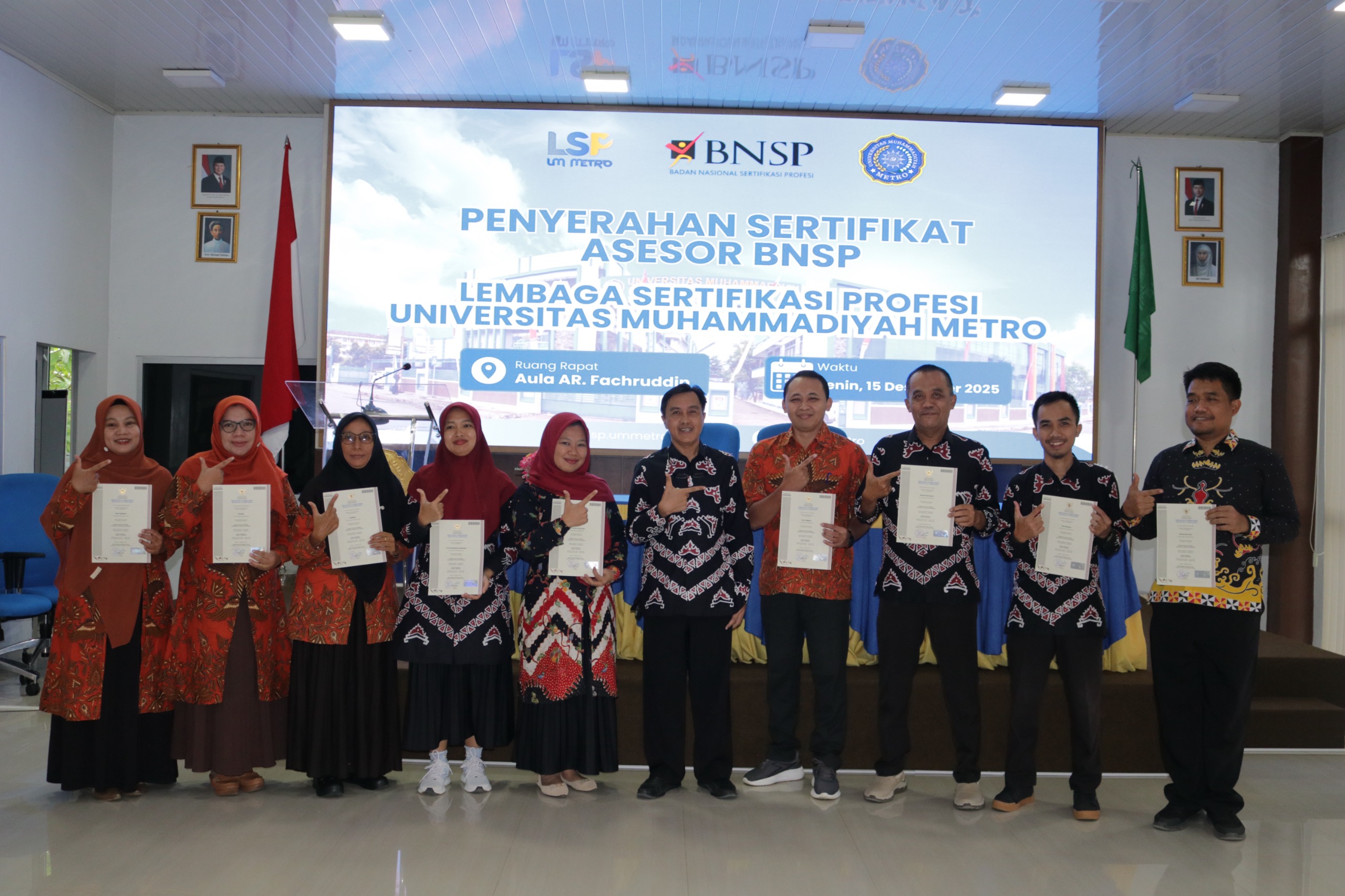 28 Dosen UM Metro Terima Sertifikat Asesor BNSP