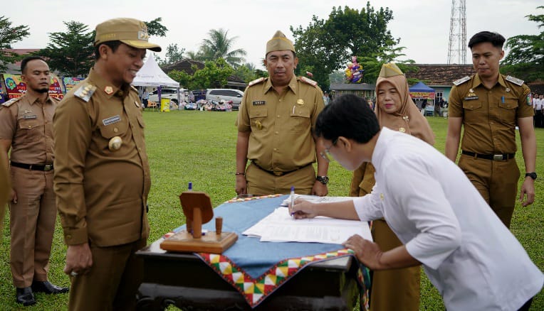 1.233 ASN-PPPK Pemkab Pringsewu Diambil Sumpah, Bupati Riyanto: Jalankan Amanah Dengan Tanggungjawab