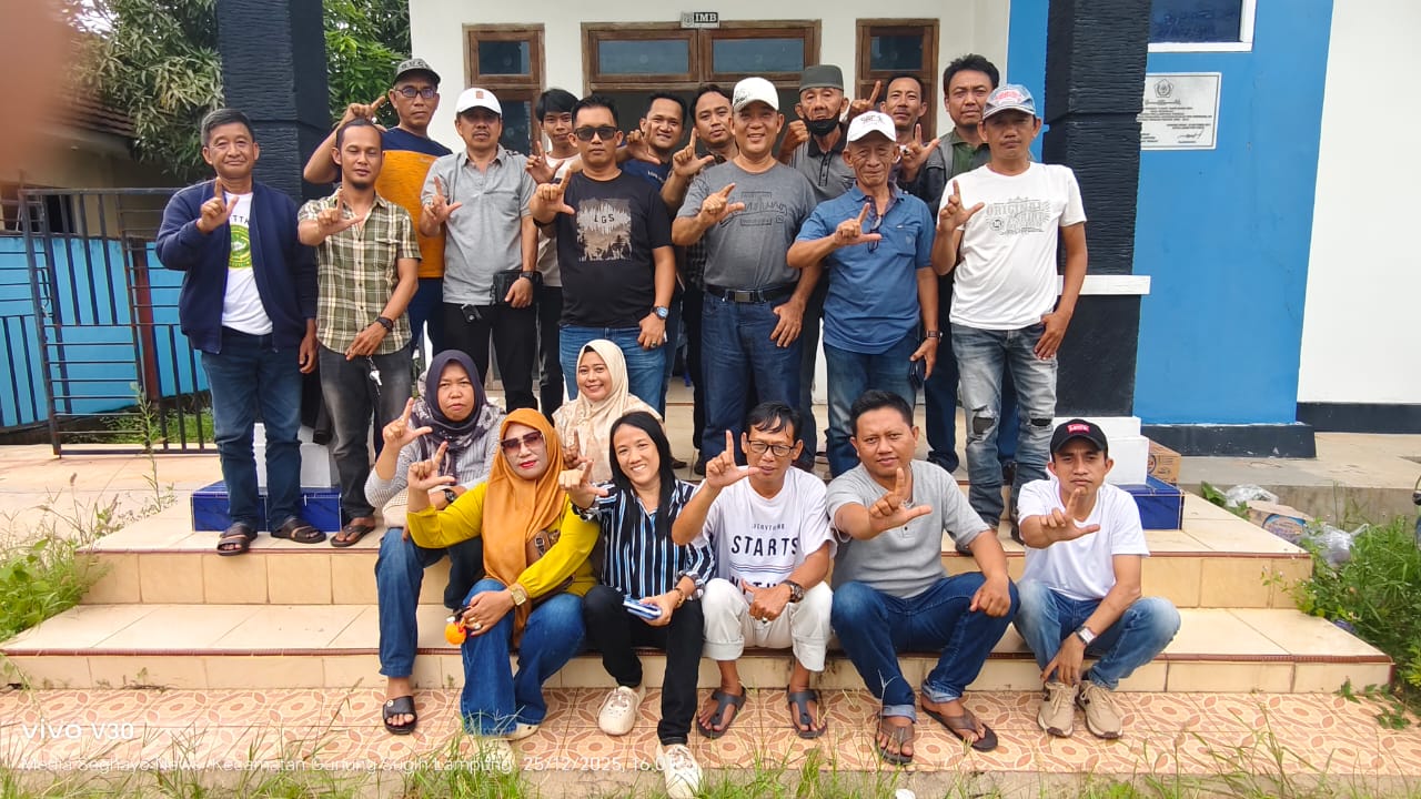 Demo: Kembalikan Anggaran Publikasi Kami dan Berhentikan Sekwan Lamteng 