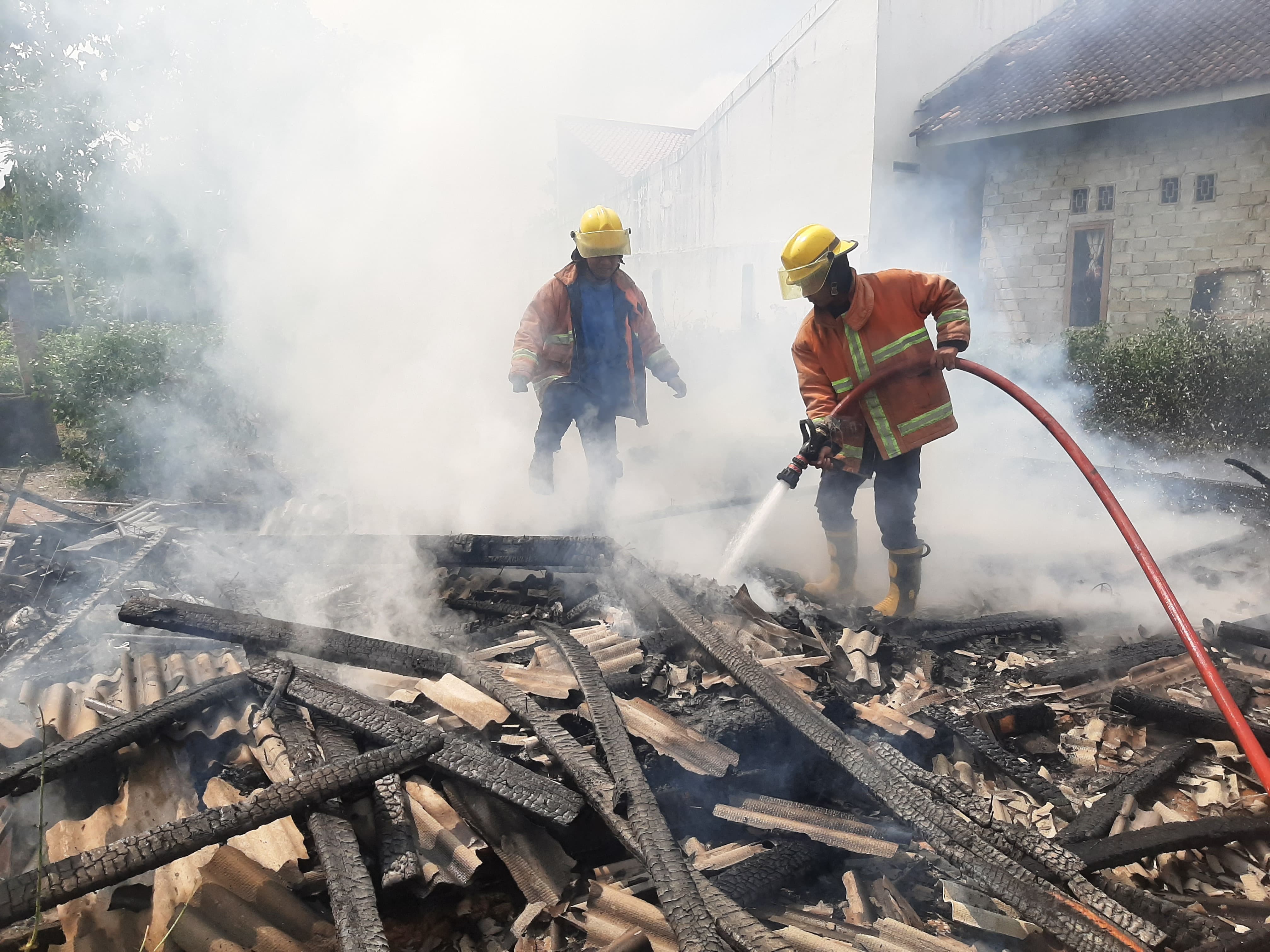 Ditinggal Bekerja Rumah Warga Yosodadi Ludes Dilalap Si Jago Merah