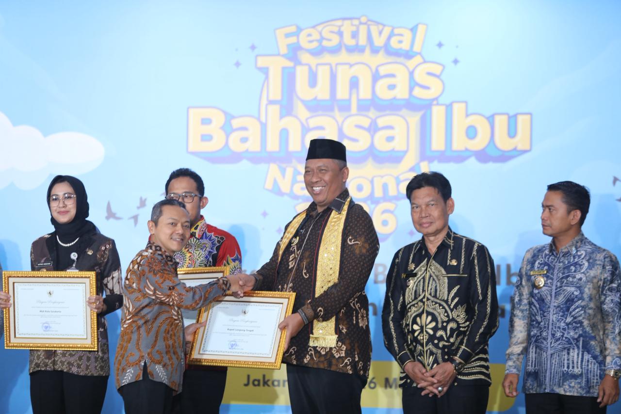 Plt. Bupati Lamteng Terima Penghargaan Kemendikdasmen Atas Dukungan Program Revitalisasi Bahasa Daerah