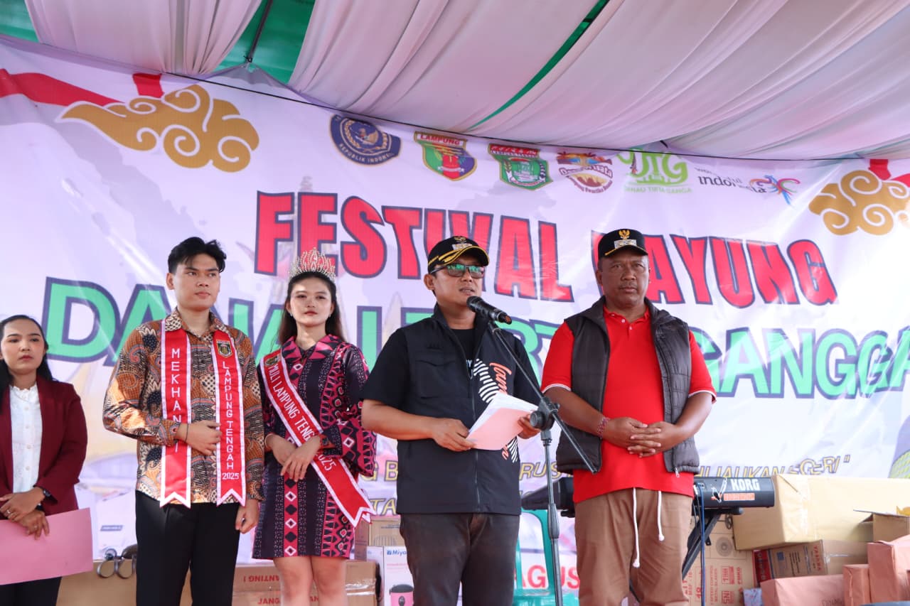Bupati dan Wakil Bupati Lamteng Buka Festival Dayung Danau Tirta Gangga 2025