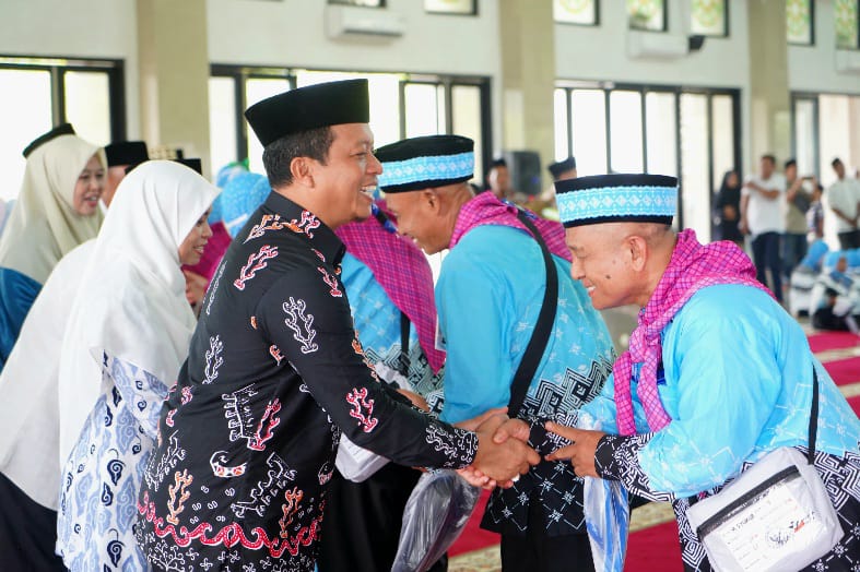 Bupati Pringsewu Lepas Pemberangkatan Ratusan Jamaah Calon Haji 