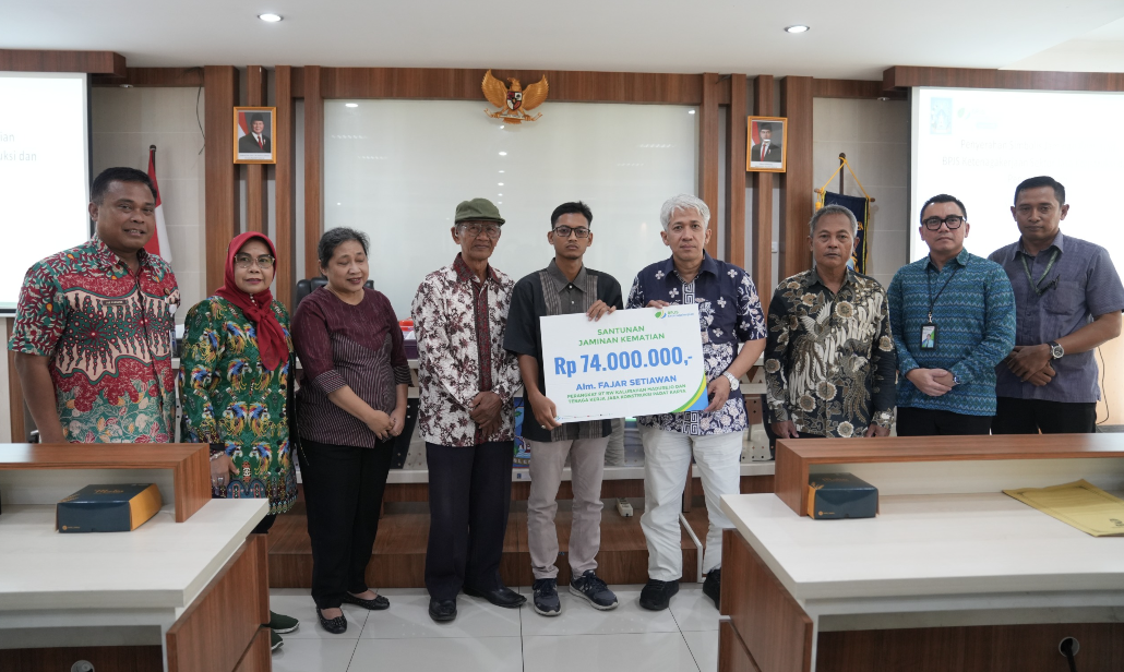 Pemkab Sleman Salurkan Santunan Kematian bagi Tenaga Kerja Jasa Konstruksi Padat Karya