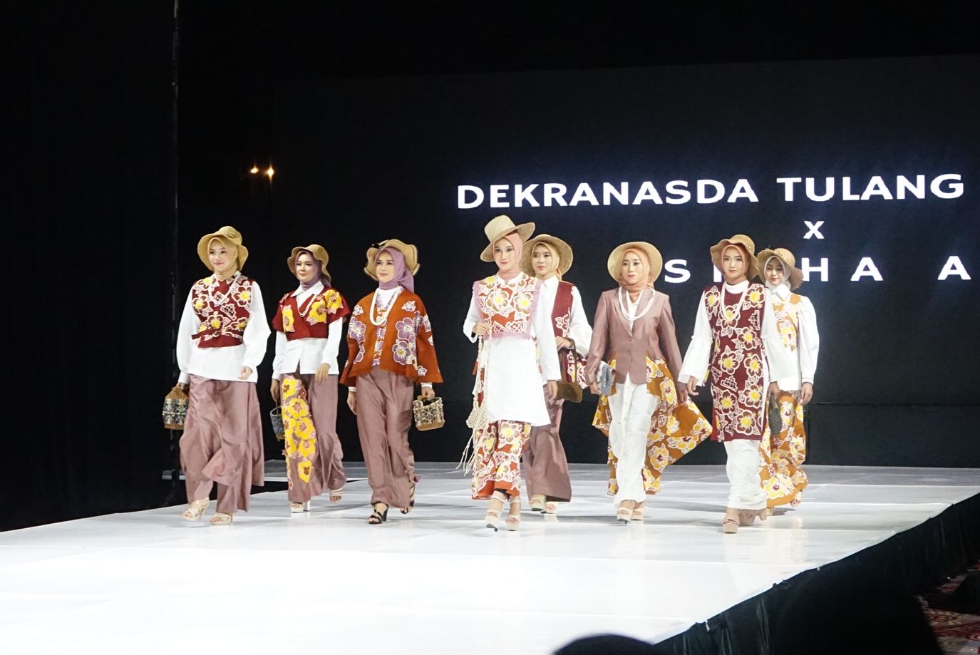 Pj Ketua Dekranasda Tulang Bawang Hadiri Lampung Fashion Tendance Tahun 2024