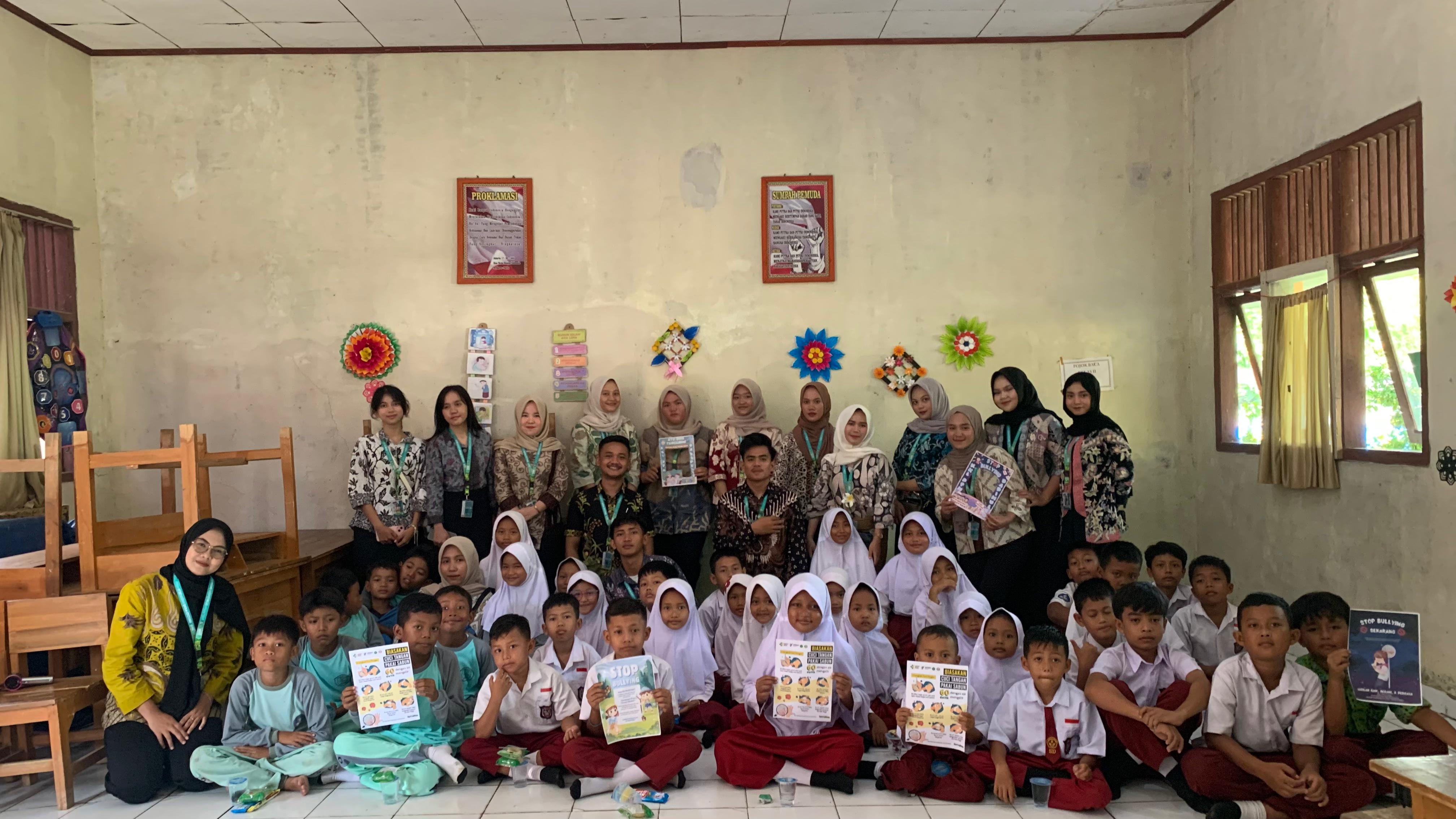 Mahasiswa KKL-PPM Universitas Malahayati Gelar Edukasi PHBS dan Antibullying di SDN 1 Dadimulyo