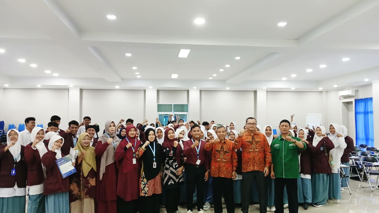 UM Metro Terima Kunjungan Edukatif Siswa MA Muhammadiyah Metro ke Laboratorium UM Metro