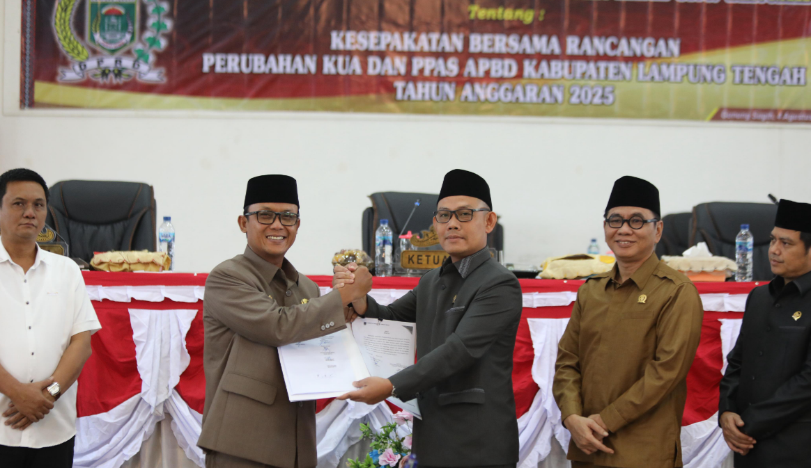 Bupati Ardito Wijaya Hadiri Rapat Paripurna DPRD Lampung Tengah Bahas Rancangan Perubahan KUA Dan PPAS APBD 20