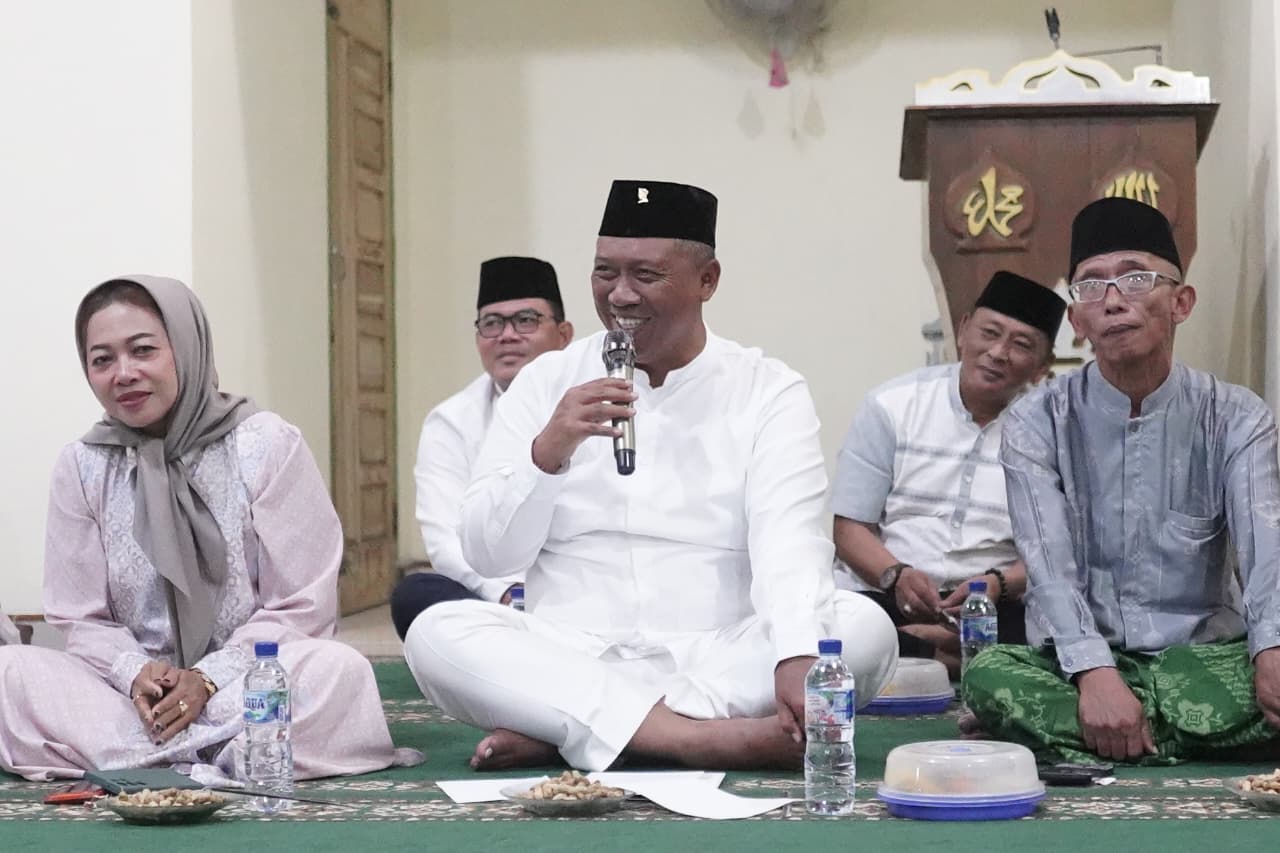 Dekat Dengan Masyarakat, Plt. Bupati Bersama Plt. Ketua TP-PKK Lamteng Safari Ramadhan di Sri Kencono