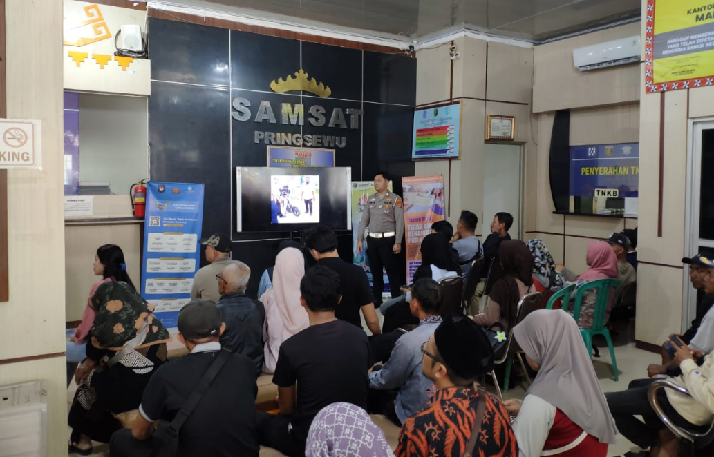 Warga Pringsewu Antusias Sambut Program Pemutihan Pajak Kendaraan Bermotor