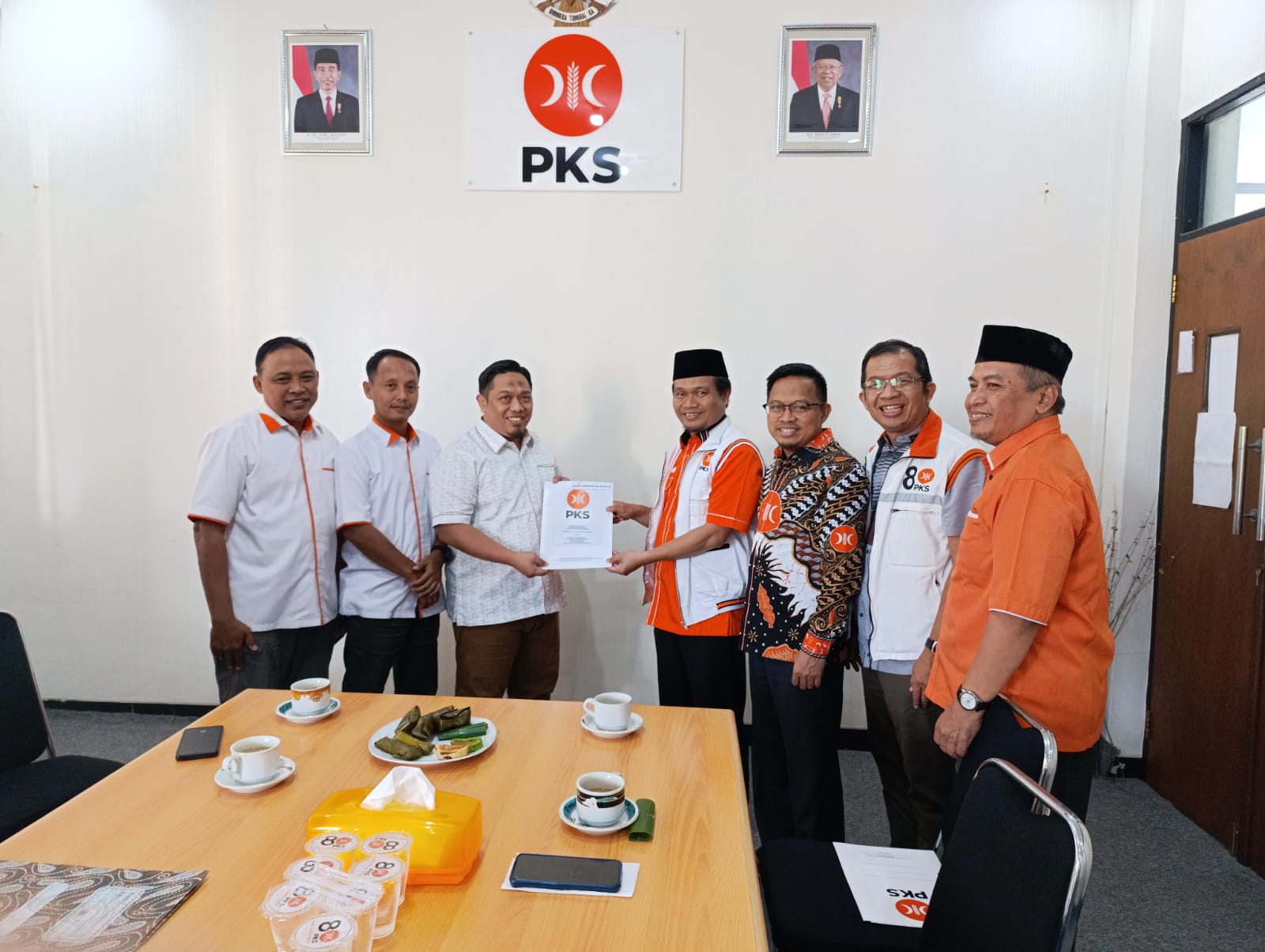 PKS Lampung Utara Serahkan SK Rekomendasi Ke Ardian Saputra