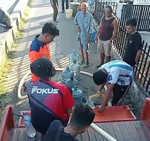 Sumur Warga Hadimulyo Barat Mulai Kering, BPBD Metro Salurkan Air Bersih