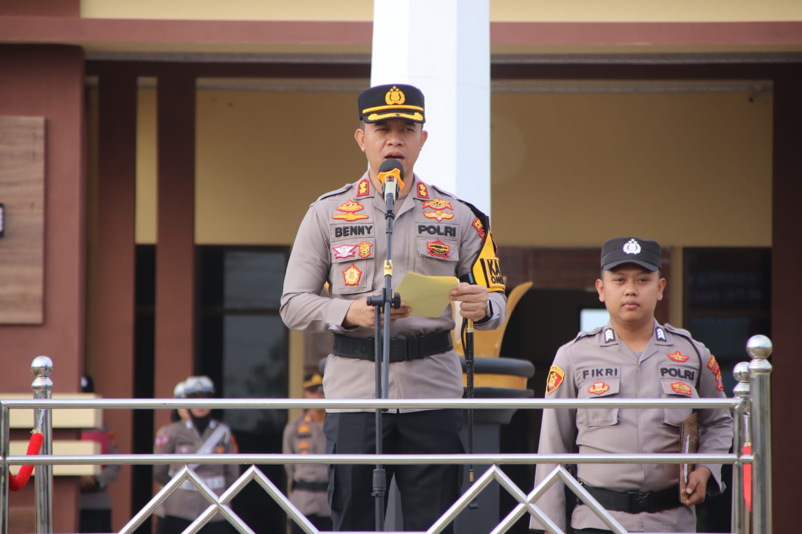 Disersi Sebulan Lebih, Personel Polres Pringsewu Di-PTDH saat Upacara Peringatan Hari Kesadaran Nasional