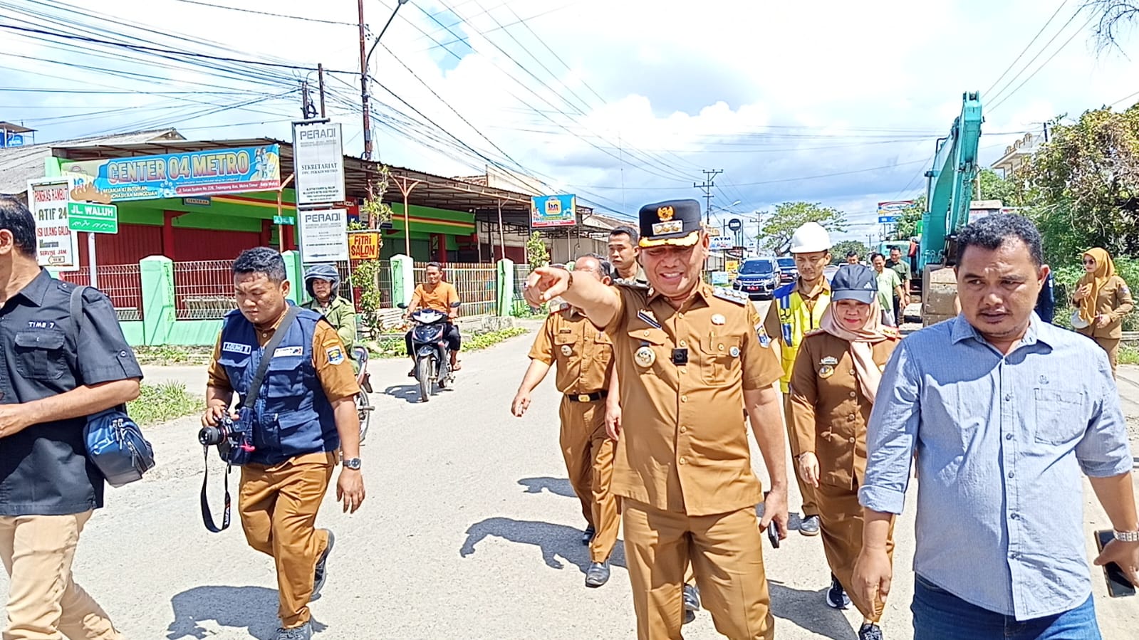 Tinjau Pembangunan Jalan, Walikota Metro Ancam Rekanan Nakal Masuk Daftar Hitam