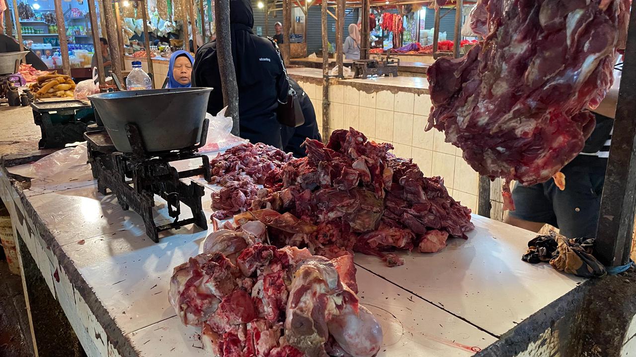 Harga Daging Sapi di Metro Tembus Rp140.000 Ribu, Pedagang Lesu Pembeli Sepi