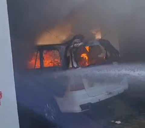 Mobil Innova Hangus Terbakar, Damkar: Diduga dari Konsleting Listrik