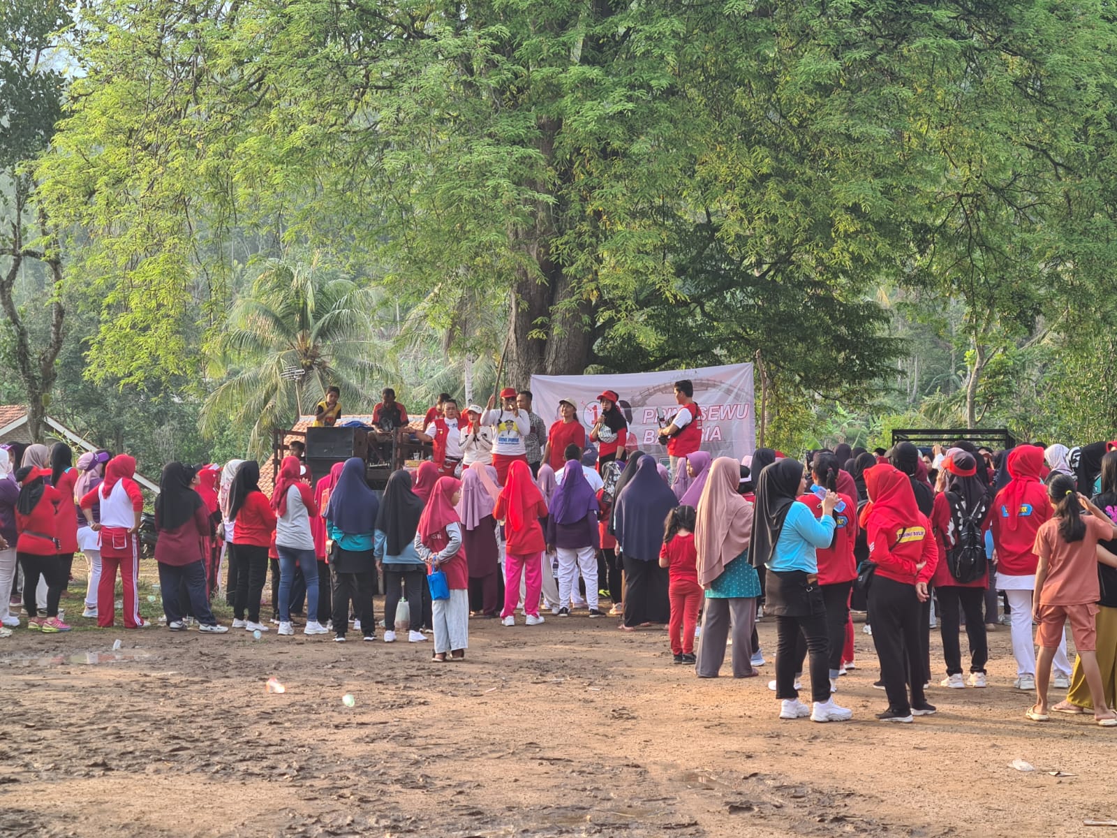 Polres Pringsewu Amankan Kampanye Pilkada Kabupaten Pringsewu.