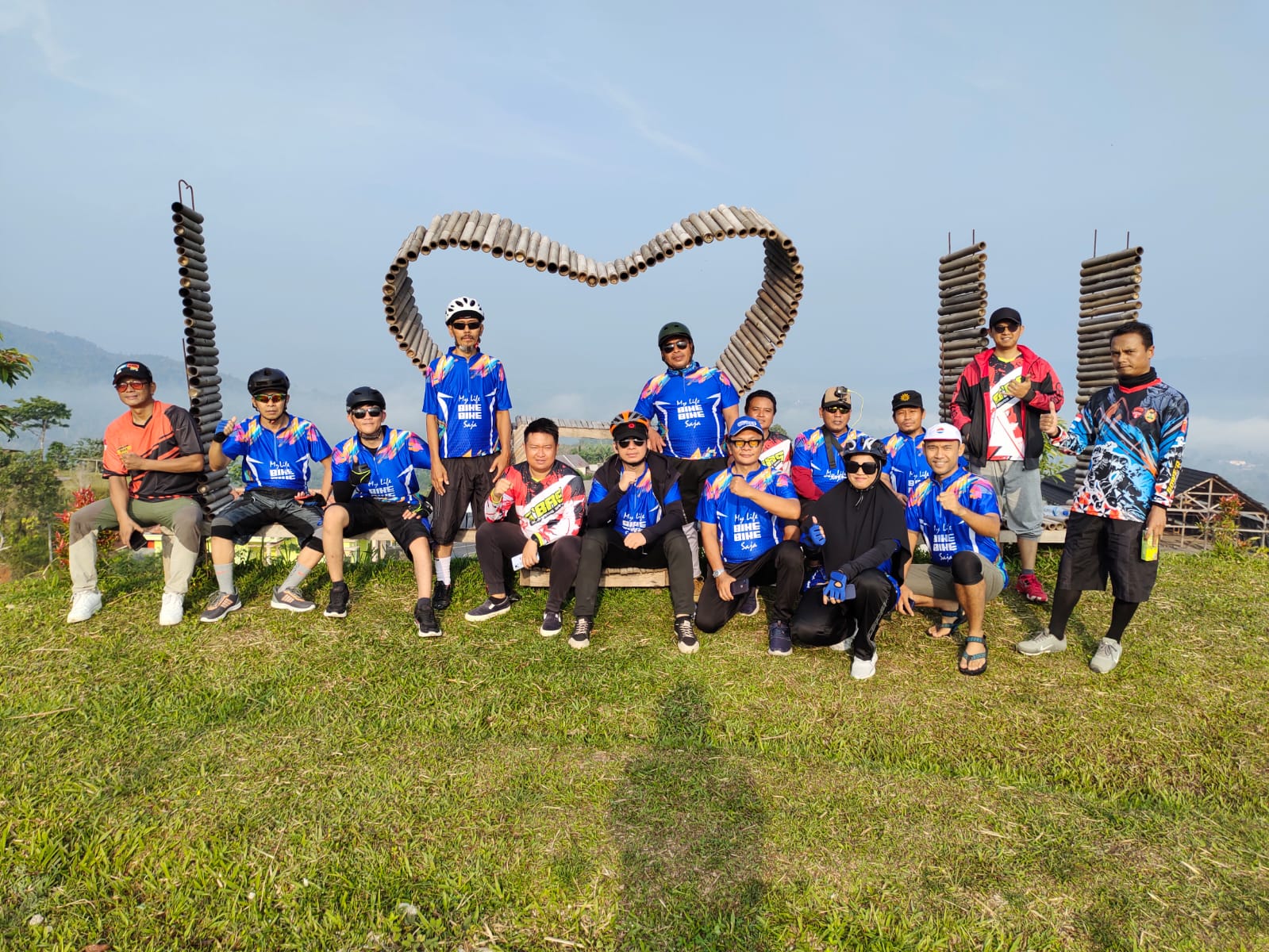 UM Metro Gowes Club Peringati Hari Sepeda Sedunia di Puncak Skala Bekhak Lambar