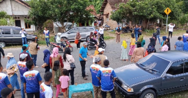 Jum'at Berkah Tim Relawan  Kotak Kosong Bagikan Ratusan Nasi Kotak