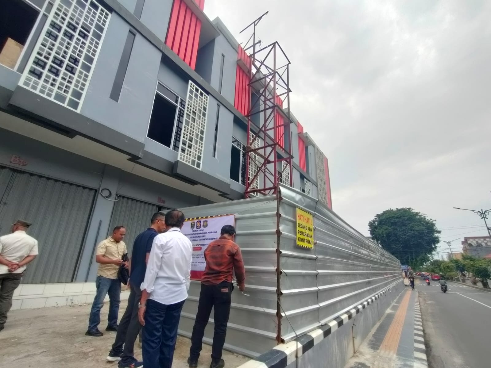 Pemkot Metro Tindak Tegas, Akhirnya Ruko Sudirman Disegel! 