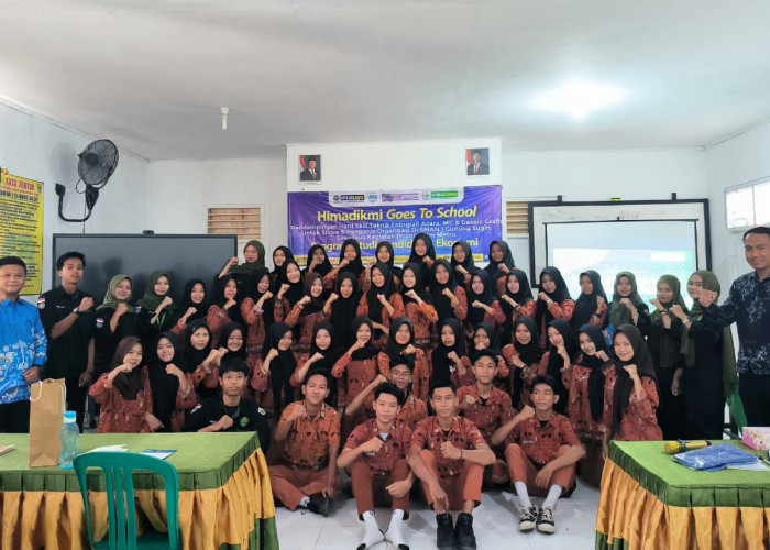 HIMADIKMI FKIP UM Metro Dampingi Siswa SMAN 1 Gunung Sugih Kembangkan Hard Skill Fotografi