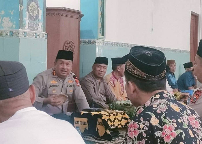 Kapolda DIY Jumat Keliling di Sanggrahan, Pererat Silaturahmi dan Kedekatan Polri dengan Masyarakat