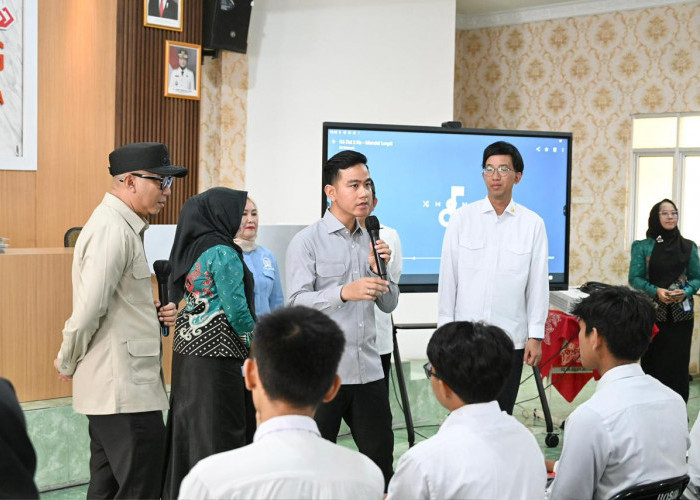 Wapres Gibran Tinjau Pelatihan Vokasi di SMKN 4 Bandar Lampung