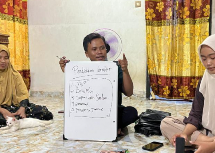 PPK ORMAWA HIMADIKMI UM Metro Tanamkan Pendidikan Karakter Sejak Dini di Pojok Literasi Desa Rejo Agung