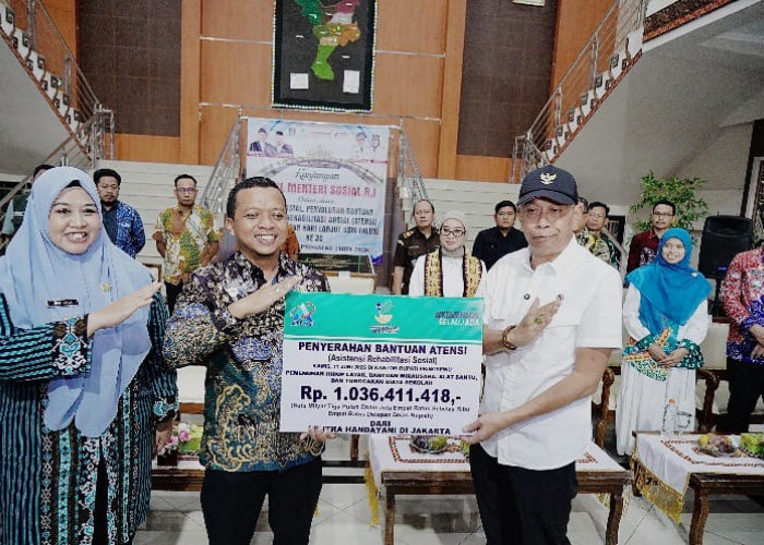 Wamensos RI Salurkan Bantuan ATENSI untuk Warga Pringsewu