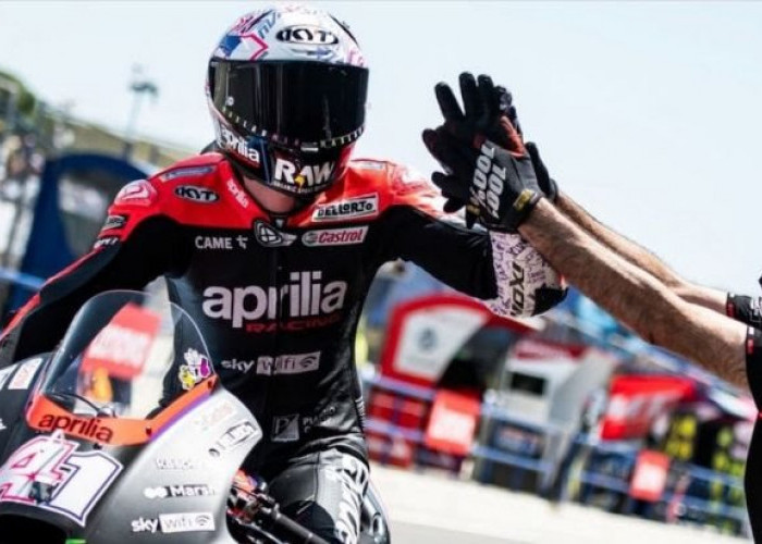 Hasil MotoGP Inggris : Aleix Espargaro Raih Kemenangan Dramatis Atas Bagnaia