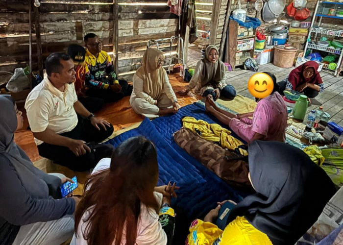Bupati Mesuji Lakukan Home Care Tiga Warganya di Kecamatan Mesuji 