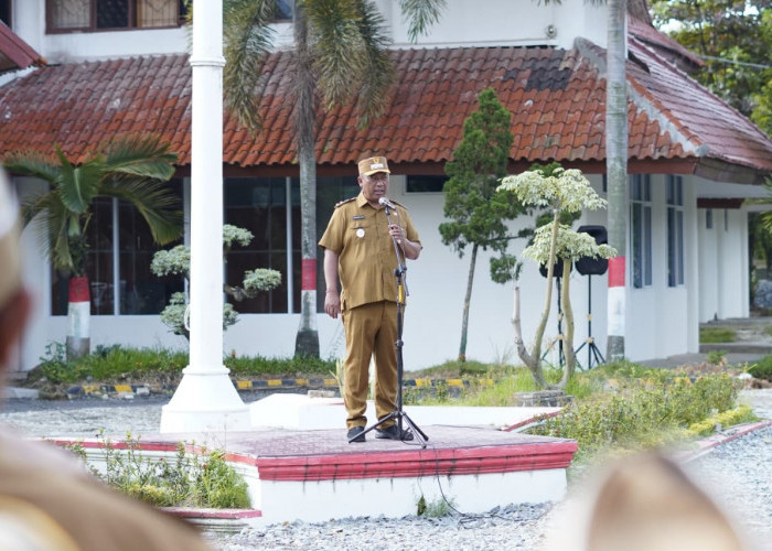 Apel Mingguan, Plt. Bupati I Komang Koheri Tekankan Pentingnya Disiplin, Profesional dan Integritas ASN 