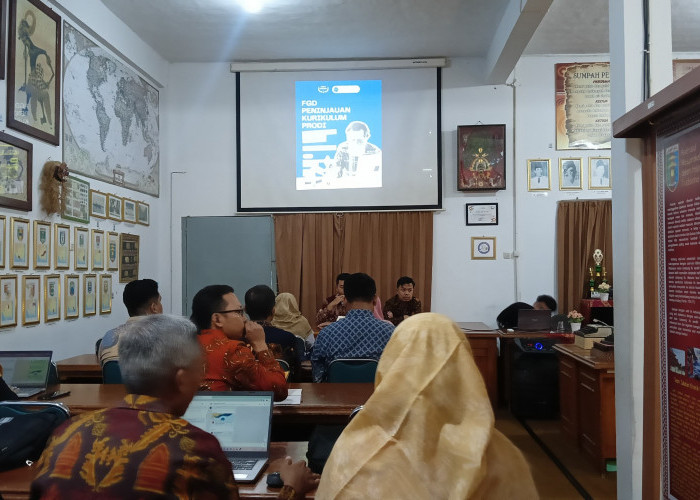 FGD Peninjauan Kurikulum Pendidikan Sejarah UM Metro 2025: Kolaborasi Menuju Kurikulum Relevan dan Responsif