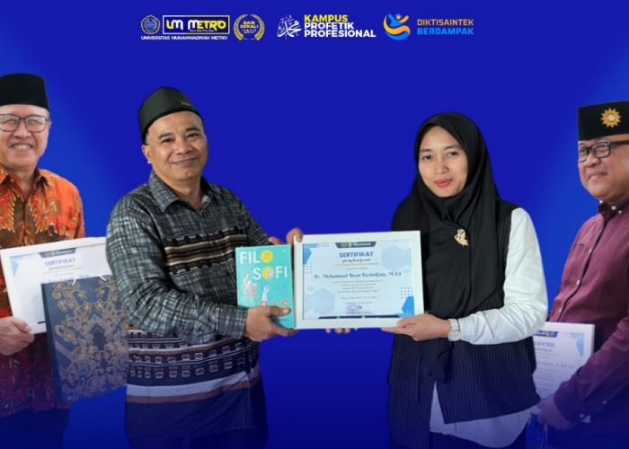 UPT Perpustakaan UM Metro Berikan Penghargaan kepada Dosen Penyumbang Buku Terbanyak T.A 2024/2025
