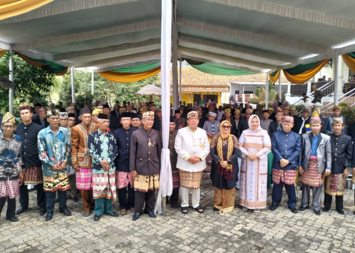 Ela - Azwar Raih Dukungan Dari Ratusan Penyimbang Adat Di Lampung Timur !