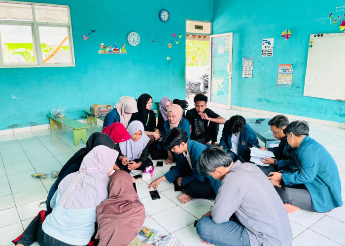 PPK Ormawa HIMADIKMI UM Metro Latih RISMA Rejo Agung Bikin Foto dan Video Produk UMKM Pakai HP