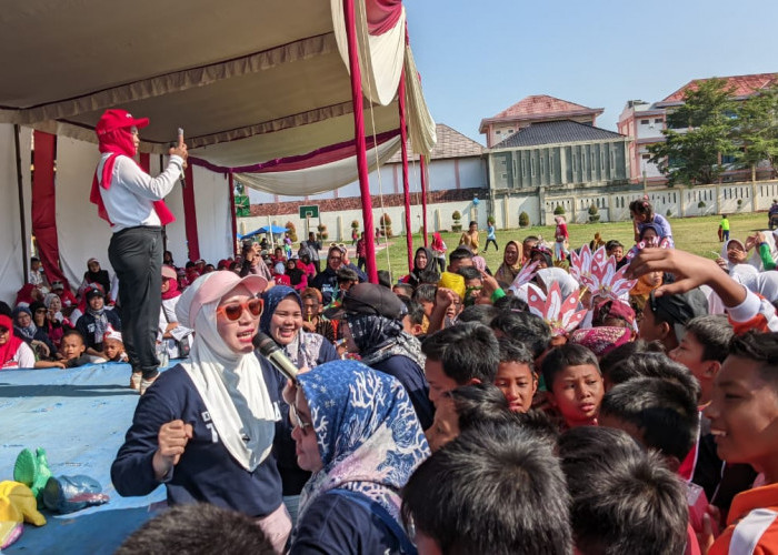 Masyarakat Tumijajar Berbondong Bondong Mengikuti Jalan Sehat dan Karnaval