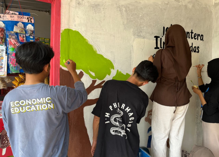 Tim PPK ORMAWA HIMADIKMI Bangun Pojok Lentera Ilmu Cerdas sebagai Pojok Literasi Kelima di Desa Rejo Agung