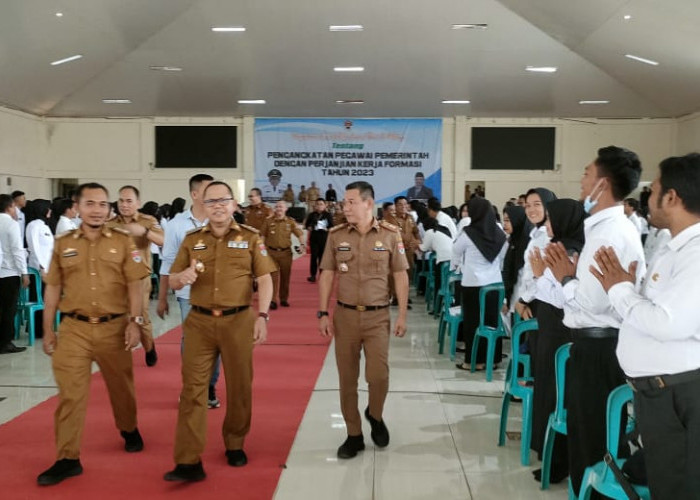 Pemkab Mesuji Serahkan 508 SK P3K Formasi Tahun 2023, Sulpakar; Laksanakan Tugas Dengan Penuh Disiplin!