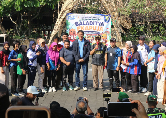 Menkeu Purbaya Kunjungi Pasar Ngasem, Dorong UMKM dan Motivasi Siswa Saat Kunker di Yogyakarta