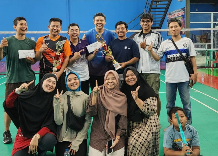 PB UM Metro Rebut Juara Ganda Putra Turnamen Bulu Tangkis Interen GMB Metro 2025