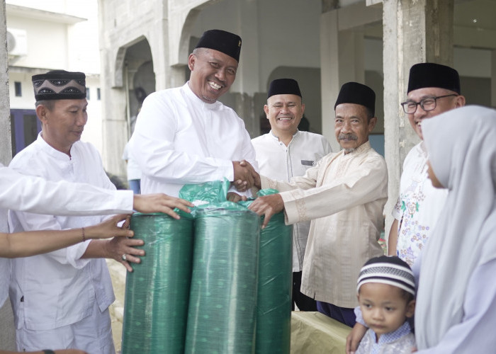 Safari Ramadhan Kampung Rukti Basuki, Plt. Bupati Lamteng Serahkan Bantuan Peralatan Ibadah