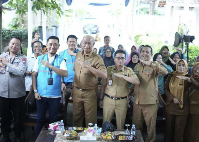 12 Keluarga Pra Sejahtera di Metro Dapat Pemasangan Listrik Gratis