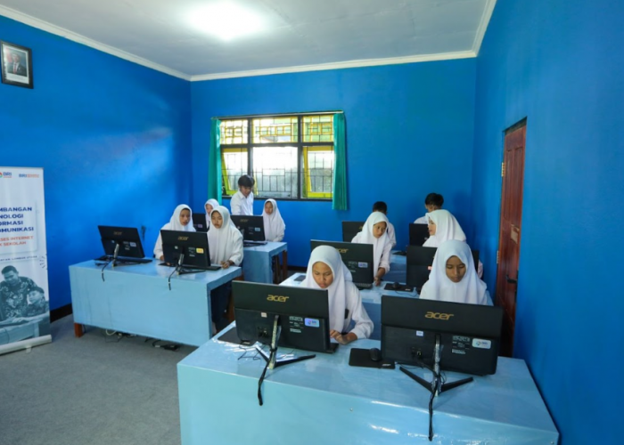 Tingkatkan Kualitas Pendidikan di Daerah 3T, BRI Salurkan Akses Digital ke SMP Negeri 6 Bayan